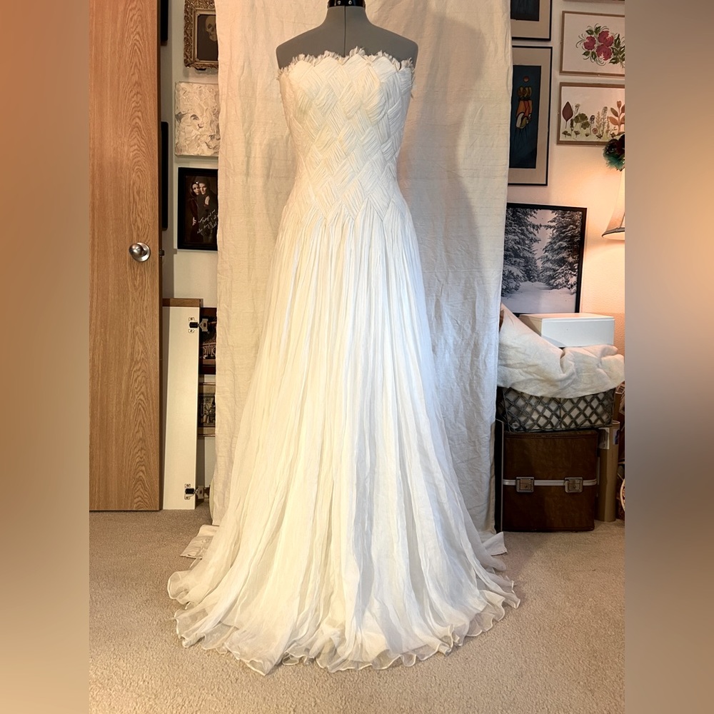 Tadashi Shoji ivory strapless size 6 100% crinkled silk chiffon formal dress
